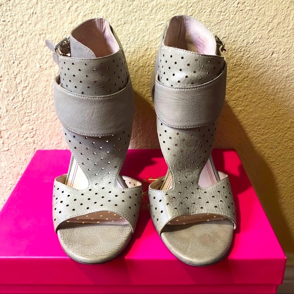 Strappy wedge - Picture 2 of 8